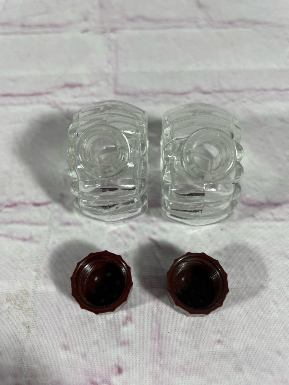 Vintage Glass Seashell Clamshell Glass Salt and Pepper Shaker Set with Holder - Picture 7 of 7